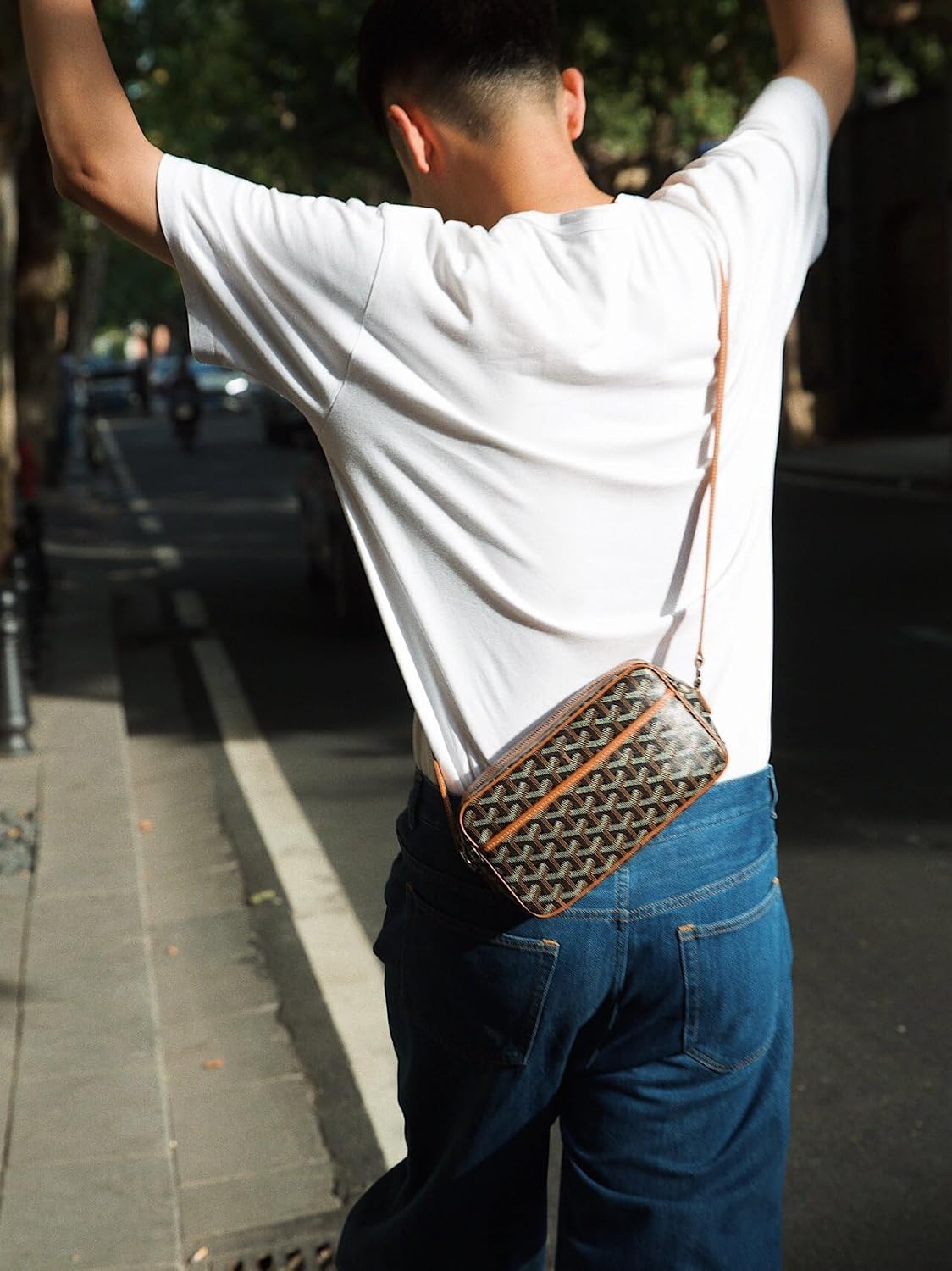 Unisex Full-Grain Leather Crossbody Bag with Cotton-Linen Lining